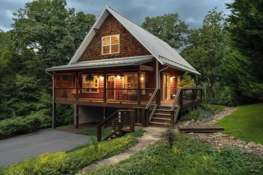 Mountain Cottage Comfort - Highly Rated - King Beds - A+ Location - Fast WiFi - Image 1