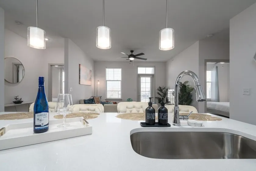 Lovely 2-bedroom-free Parking - Image 1