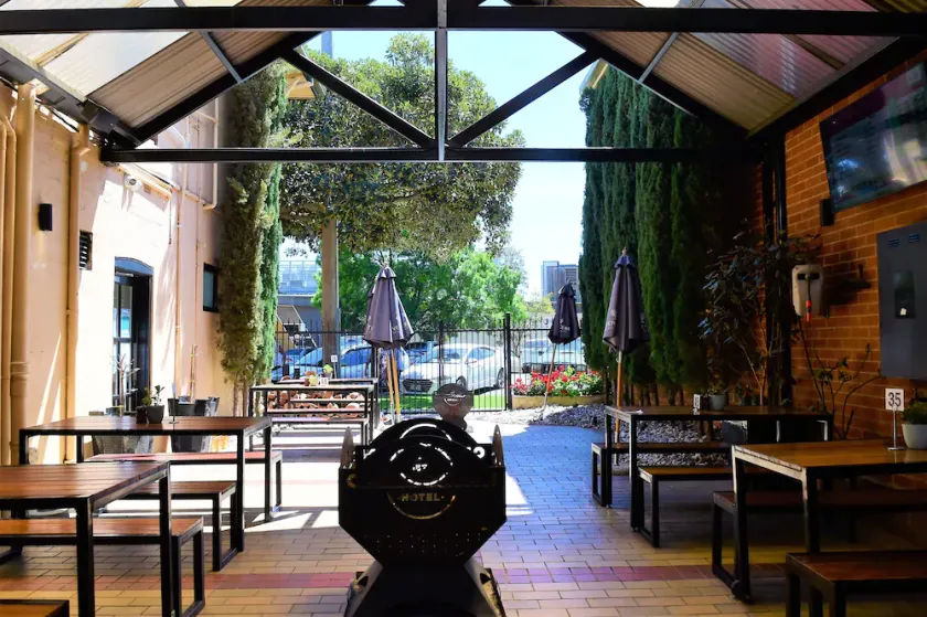 Caledonian Hotel Echuca - Image 1