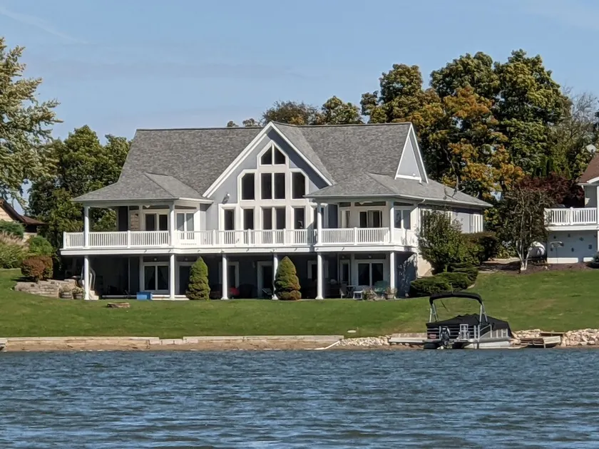 Luxury 4600 Sq. Ft. Lakehouse!! Sandy Beach,Sunsets,Canoes,Kayaks,Pontoon,Jetski - Image 1