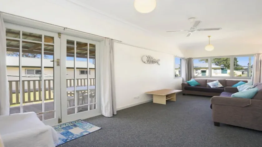 STRANDHAUS BARRENJOEY - ETTALONG STRAND - Image 1