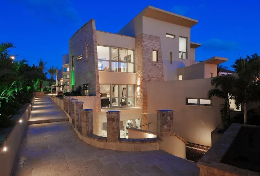 Riesige Villa in Hertzlya Pituach (15 Minuten vom TLV entfernt) - Image 1