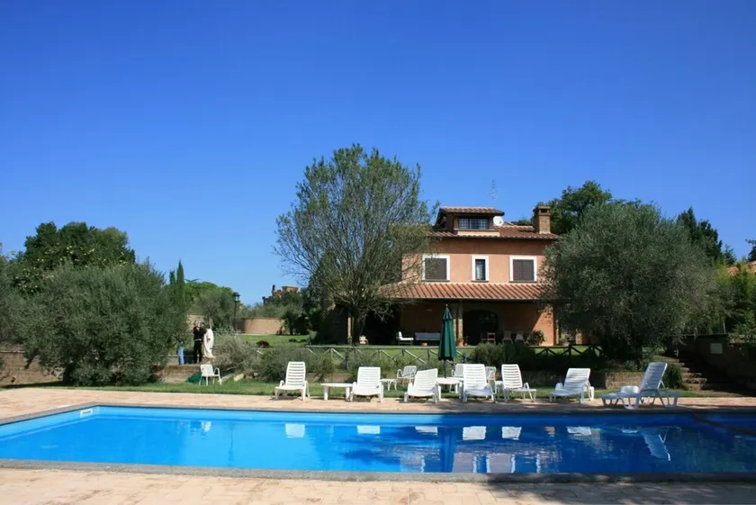 Villa mit privatem Pool und großem Garten in Corchiano und nur 60 km von Rom entfernt, leicht mit de - Image 1