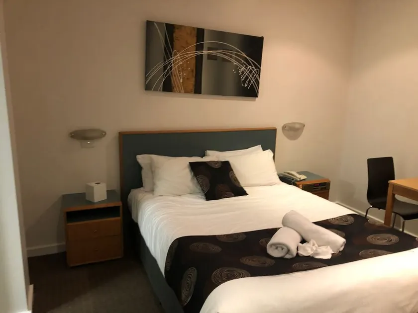 430 Ex hotel Ensuite room in the city - Image 1