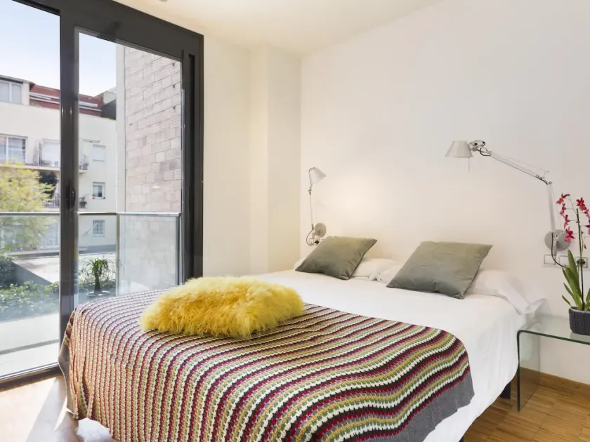 My Space Barcelona: Apartment Building in Sarrià/Sant Gervasi  - Image 1
