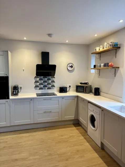 Redwing- free parking- Grade II listed- ground floor two bedrooms apartment - Image 1