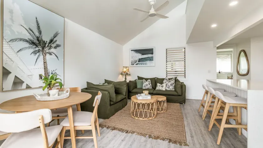 THE Palms Angourie - Treetop Retreat Near Spooky Beach - Holiday Yamba - Image 1