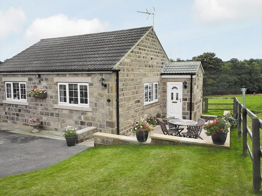 Cherry Blossom Cottage - Image 1