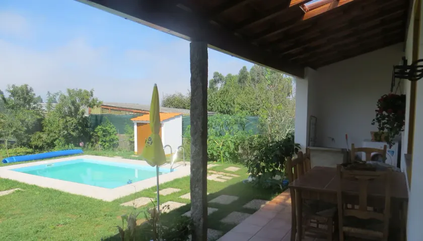 Grandma's House, avec piscine privée et plage à 1km, jusqu'à 5 personnes, animaux bienvenus - Image 1