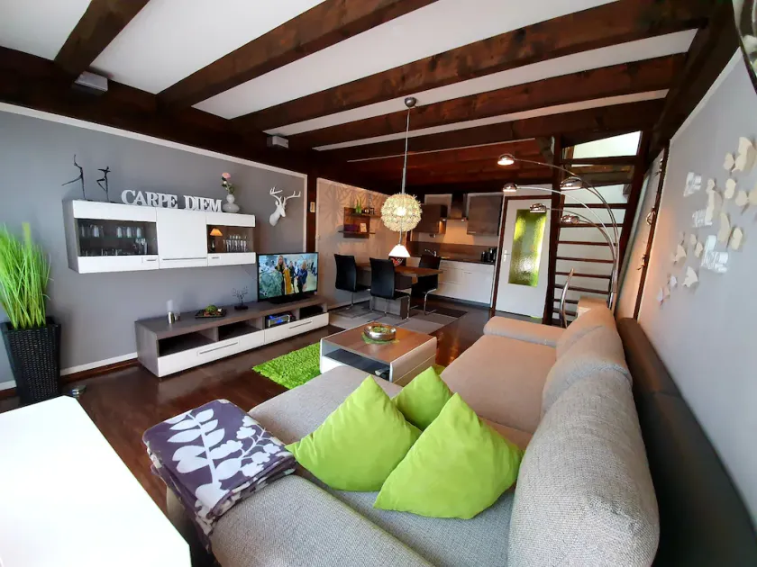 Apartamento entre Chiemsee y Salzburgo en las hermosas estribaciones de los Alpes * WiFi * - Image 1