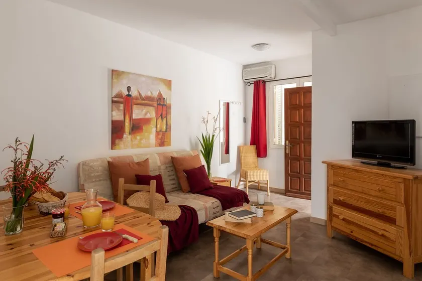 Helios2 4 / 6P -2 Zimmer - Strand 5 Minuten zu Fuß, beheizte 28 Grad - Image 1
