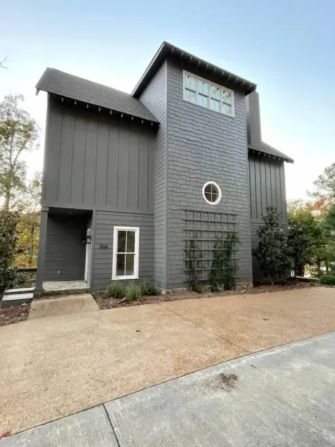 Easiest Steps to Private Dock on Serene Cove ~ 3 Primary Suites Plus 7 Twin Beds - Image 1