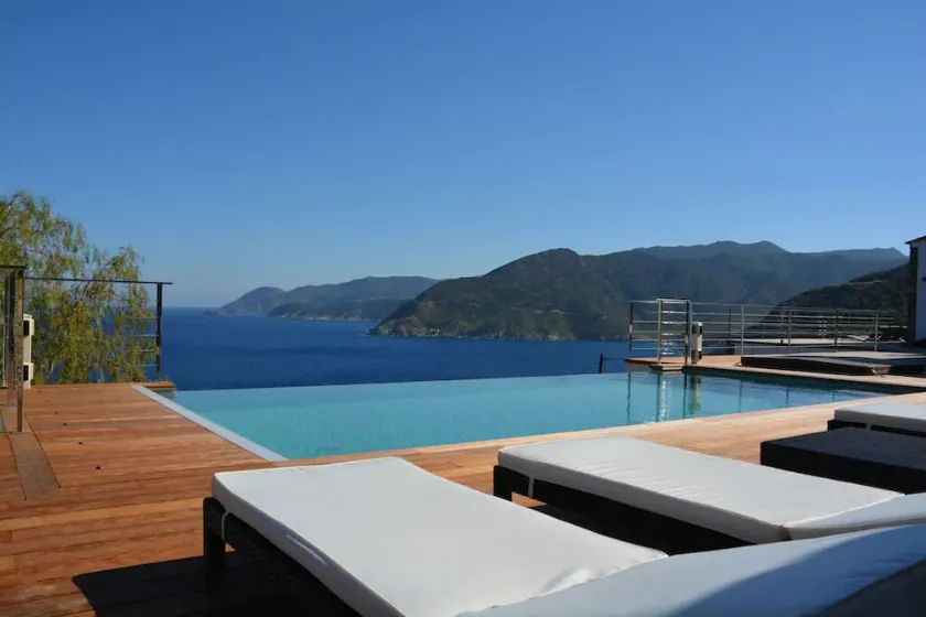 Architect-designed villa in Cap Corse - Image 1