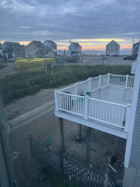 Beach House, within a walk to lighthouse, town and 2 beaches! - Image 1