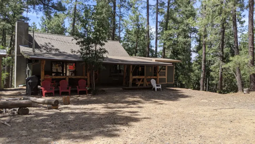 Family Friendly Cabin Near Lynx Lake - Image 1
