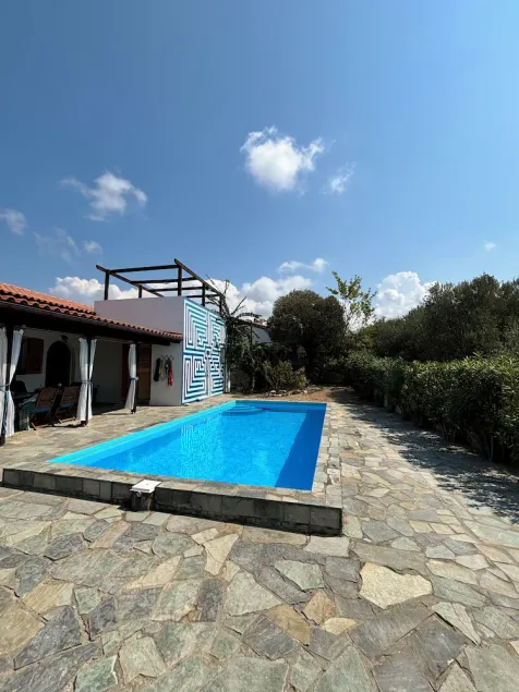 Quiet 2 bedroom air-conditioned villa with private pool, patio and roof terrace - Image 1