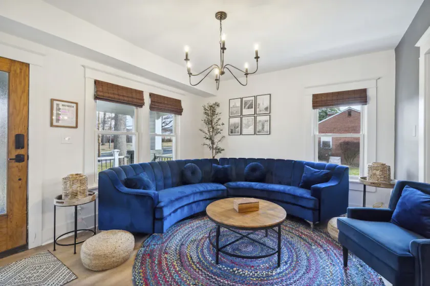 Cottage on Main in Lansdale! Perfect for family, work, shopping, relaxing. - Image 1