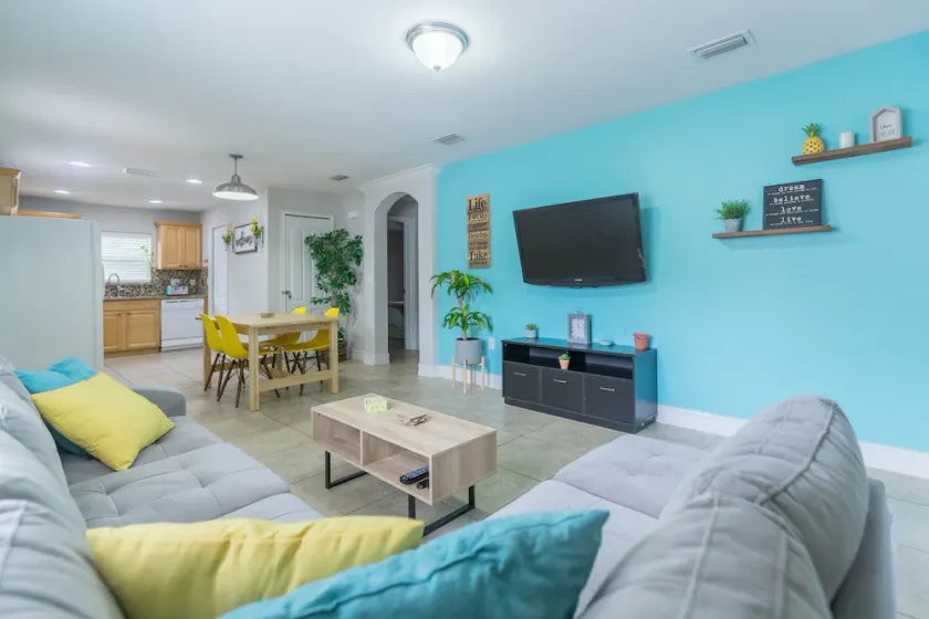 Enchanted 3 Bedroom Home near Downtown Winter Garden - Image 1