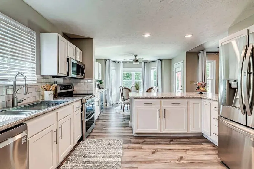 Elegant home in the heart of Westfield Perfect for family gatherings - Image 1