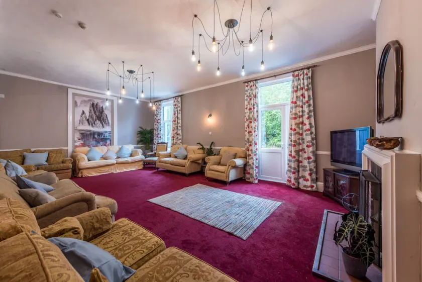 7 bedroom annexe to former farmhouse, family & pet friendly, with basement pub - Image 1