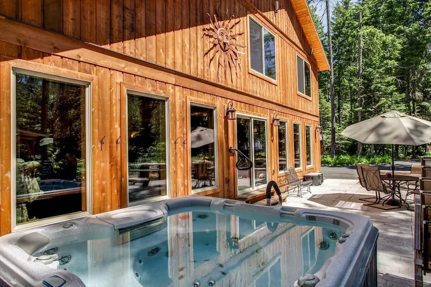 Marianne Lodge: Perfect Large Home - Image 1