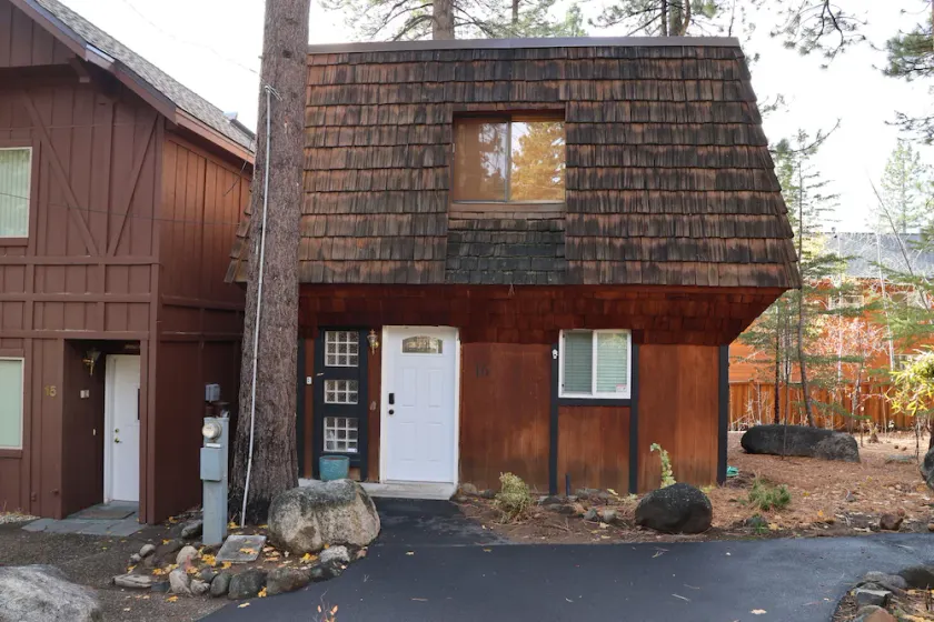 Charming 3 Bedroom Cabin in Incline Village w/Hot Tub - Image 1