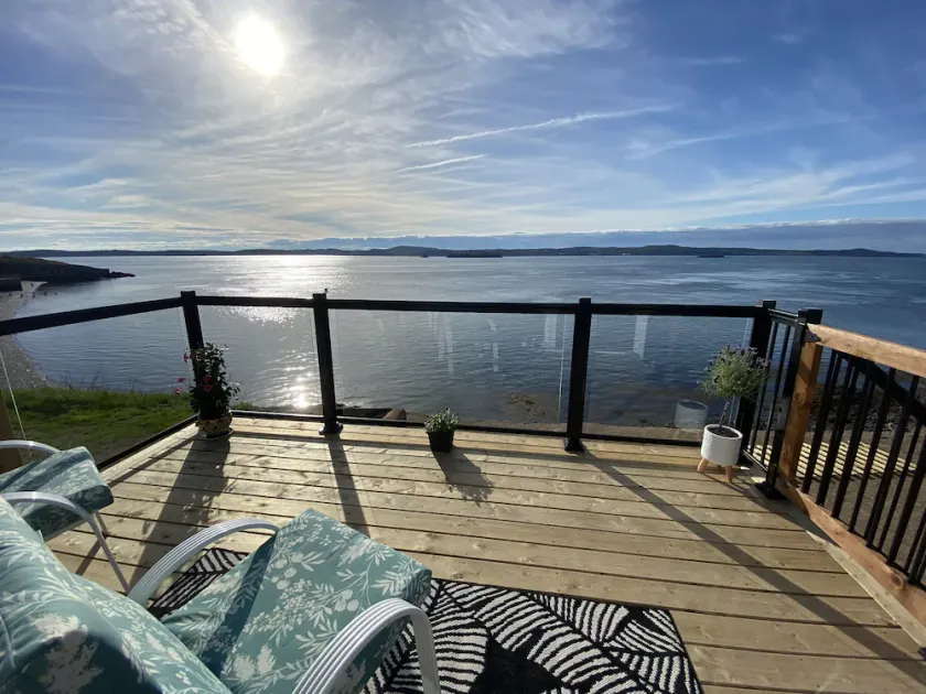 Oceanfront home in the heart of Wilson’s Beach - Image 1