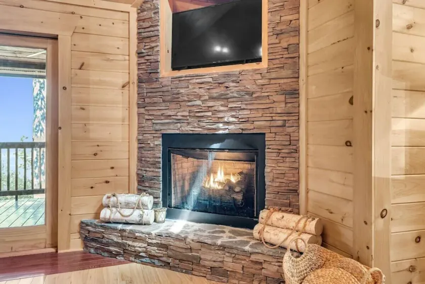Multi-level Cabin W/ Long-Range Views, Fireplace, Hot tub| Perfect for Families - Image 1