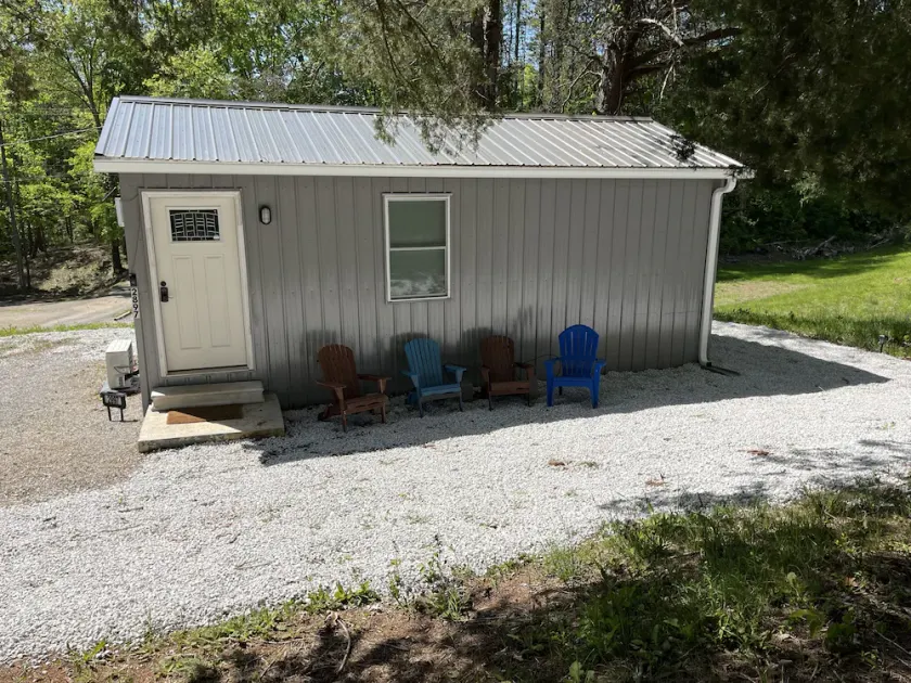 Timy Home near Wolf Creek Marina & multiple boat ramps with a full kitchen - Image 1