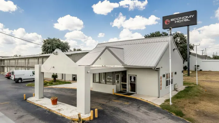 Economy Hotel San Antonio - Image 1