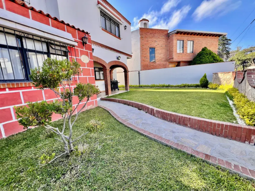Hermosa casa en el centro de Tequisquiapan, 24 personas - Image 1