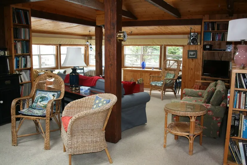 Experience Peace And Tranquility At Charming Cottage In Small Fishing Community. - Image 1