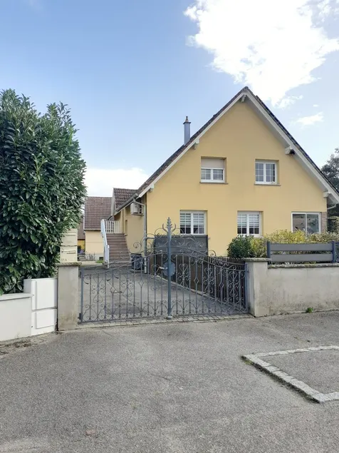 Beautiful, well-equipped apartment in a quiet location - Image 1