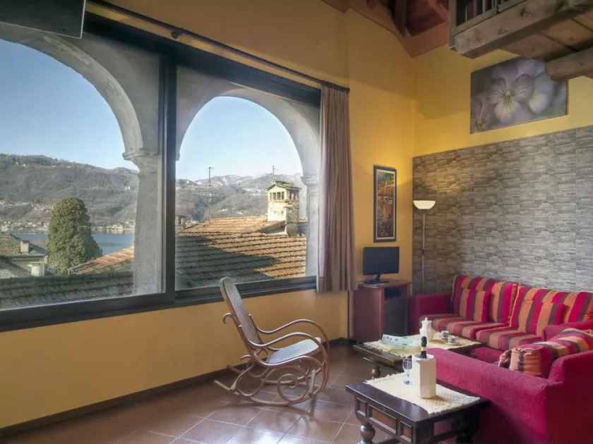 APARTAMENTO CHARME \"PANORAMICO\" VISTA LAGO, NO CENTRO HISTÓRICO - Image 1