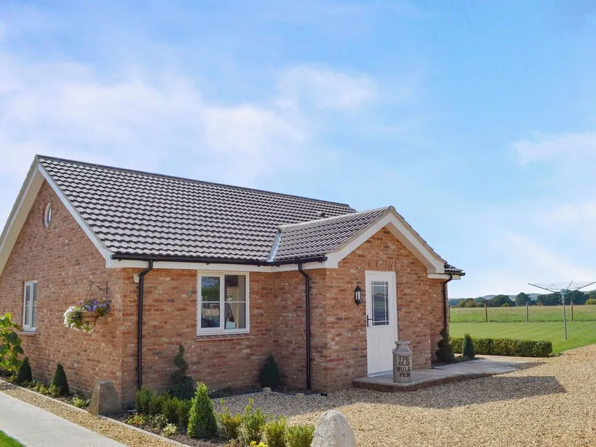 3 bedroom accommodation in Faberstown, near Andover - Image 1
