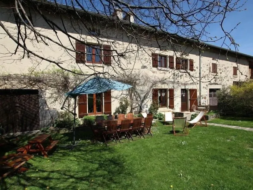 Renovierter Bauernhof mit geschlossenem Garten und Terrasse, nahe Puy en Velay - Image 1