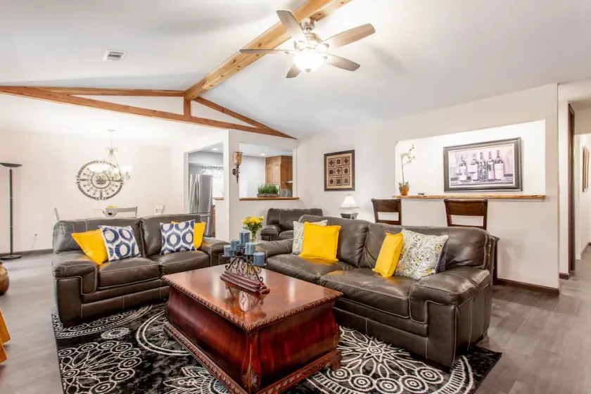 Stunning Custom Ranch in Central Roswell - Image 1