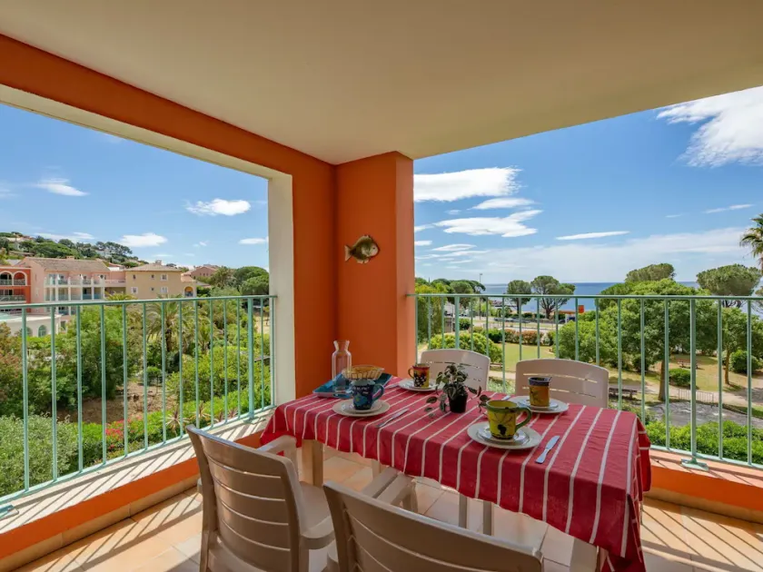 Dejlig lejlighed for 4 personer med WIFI, pool, klimaanlæg, TV og terrasse - Image 1