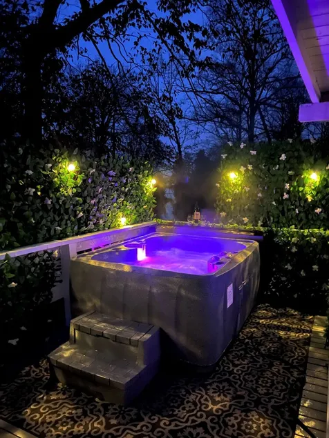 Lovers' Lake View Oasis . Hot Tub, Wineries, Beach - Image 1