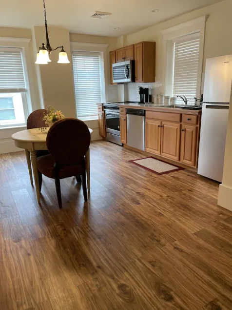 Luxury Apartment in Brownstown - Image 1