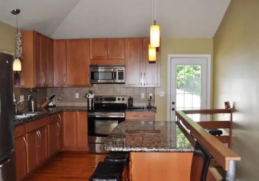 Family-friendly home.  Close to stadium & downtown. Great neighborhood! - Image 1