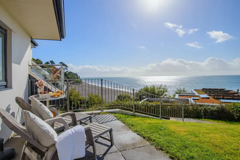 Panoramic Sea Views from this 2 Bedroom Cornish Townhouse - Image 1