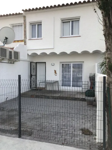 House on port with garden-Mooring possible-Santa Margarida Rosas - Image 1