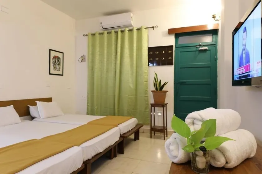 Teles Westend Hotel - Image 1
