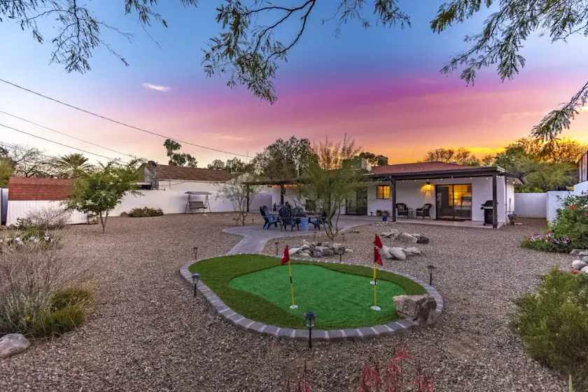 Private Tucson retreat,close to UofA,downtown,ev charger,Large yard,Pet friendly - Image 1