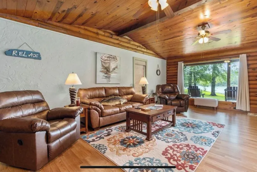 Cabin On The Lake - Image 1