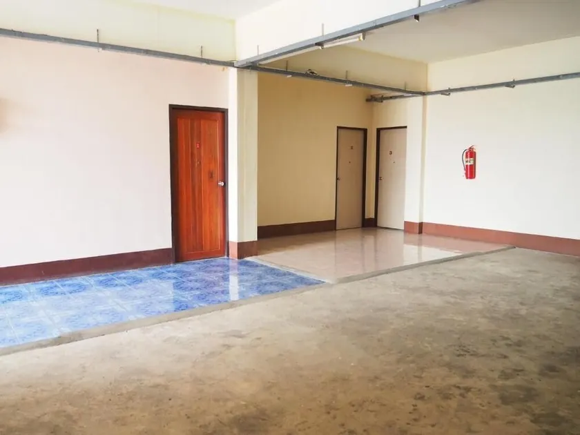 Charinsup Hotel - Image 1