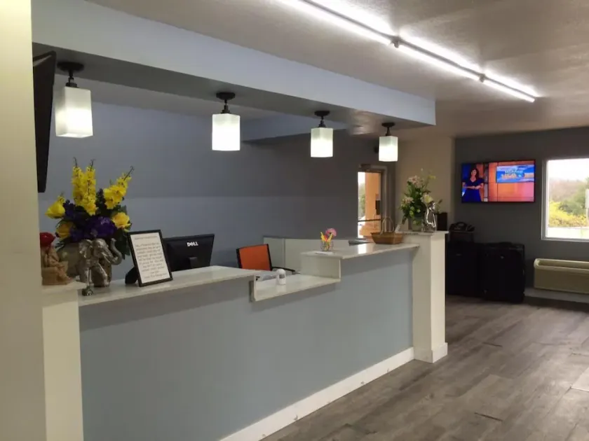 Lotus Inn and Suites Nashville - Image 1