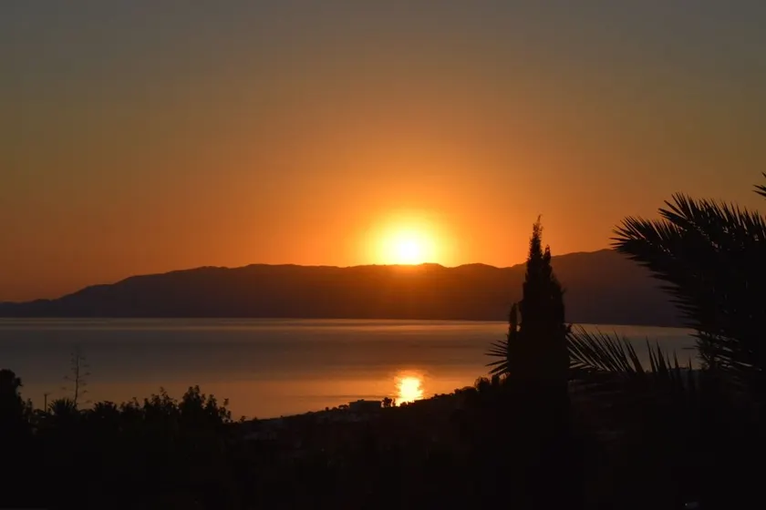 Stunning sea and mountain views from luxury detached villa with private pool - Image 1