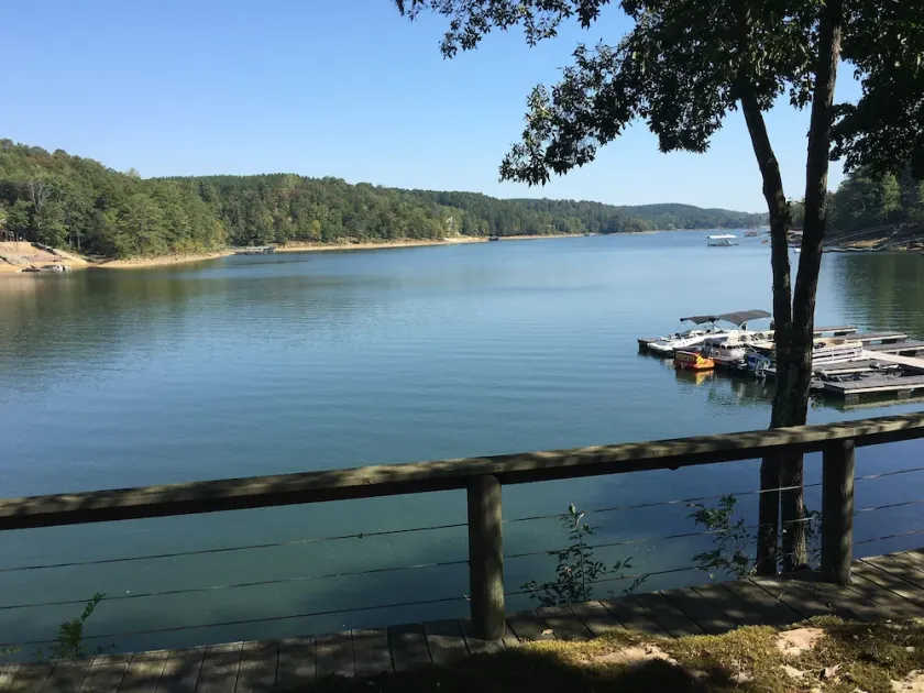 Amazing LAKEFRONT 4 bedroom at Silverock Cove on Smith Lake - Image 1